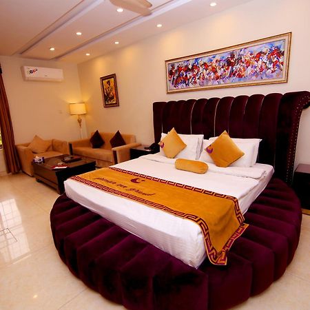 Premier Inn Grand Gulberg Lahore Buitenkant foto