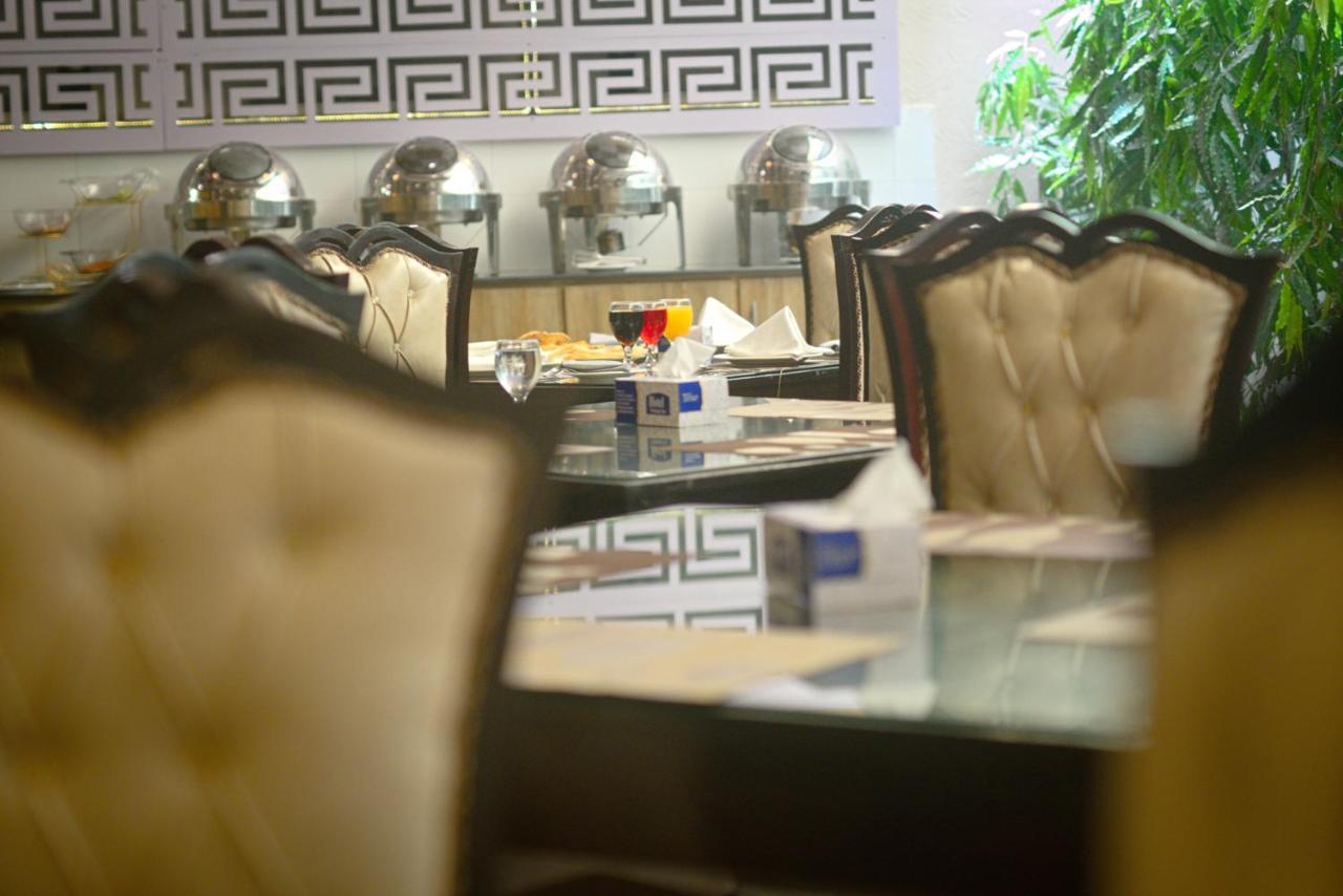 Premier Inn Grand Gulberg Lahore Buitenkant foto