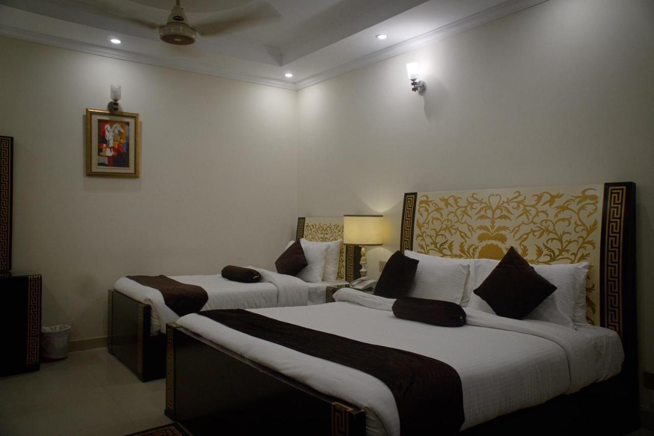 Premier Inn Grand Gulberg Lahore Buitenkant foto