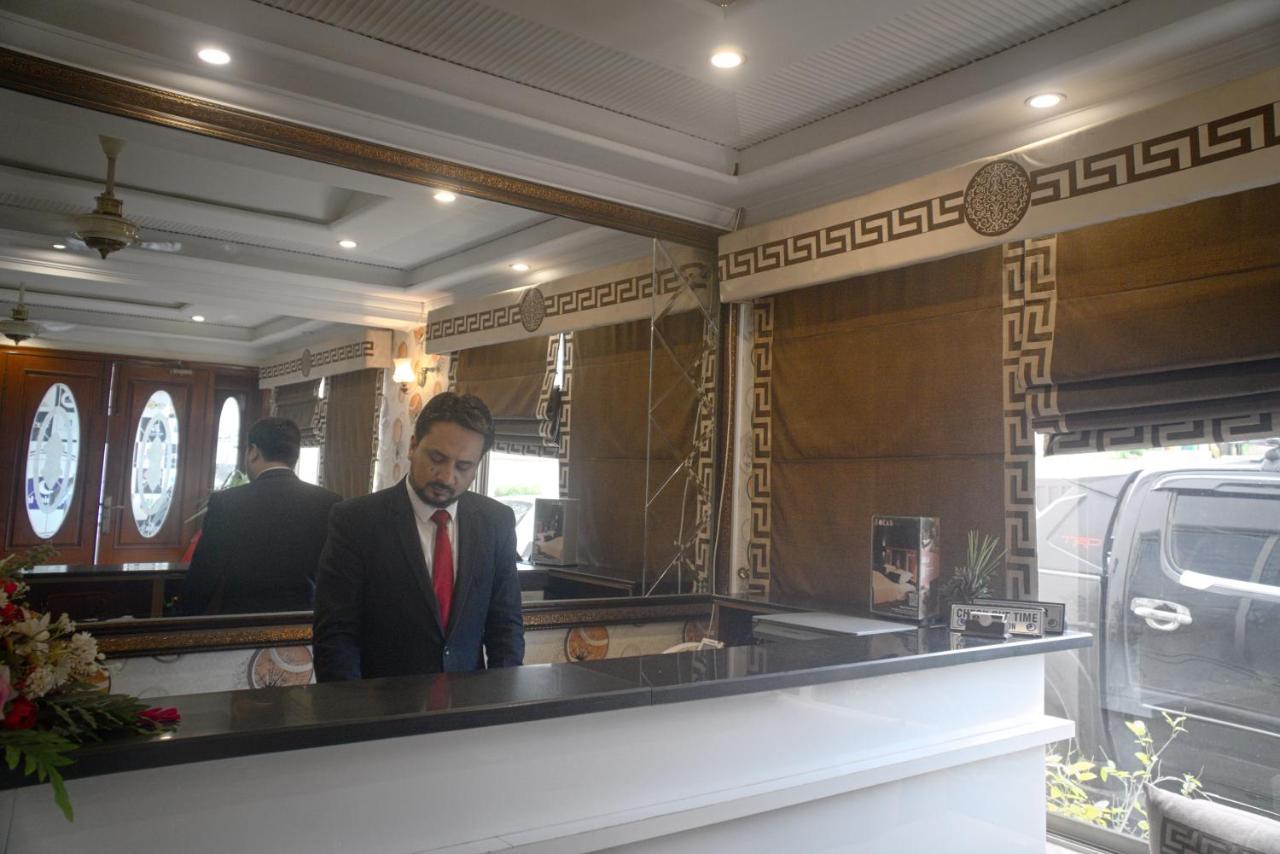 Premier Inn Grand Gulberg Lahore Buitenkant foto