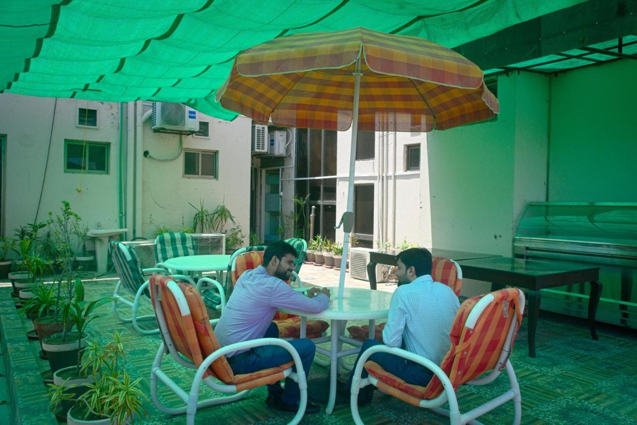 Premier Inn Grand Gulberg Lahore Buitenkant foto