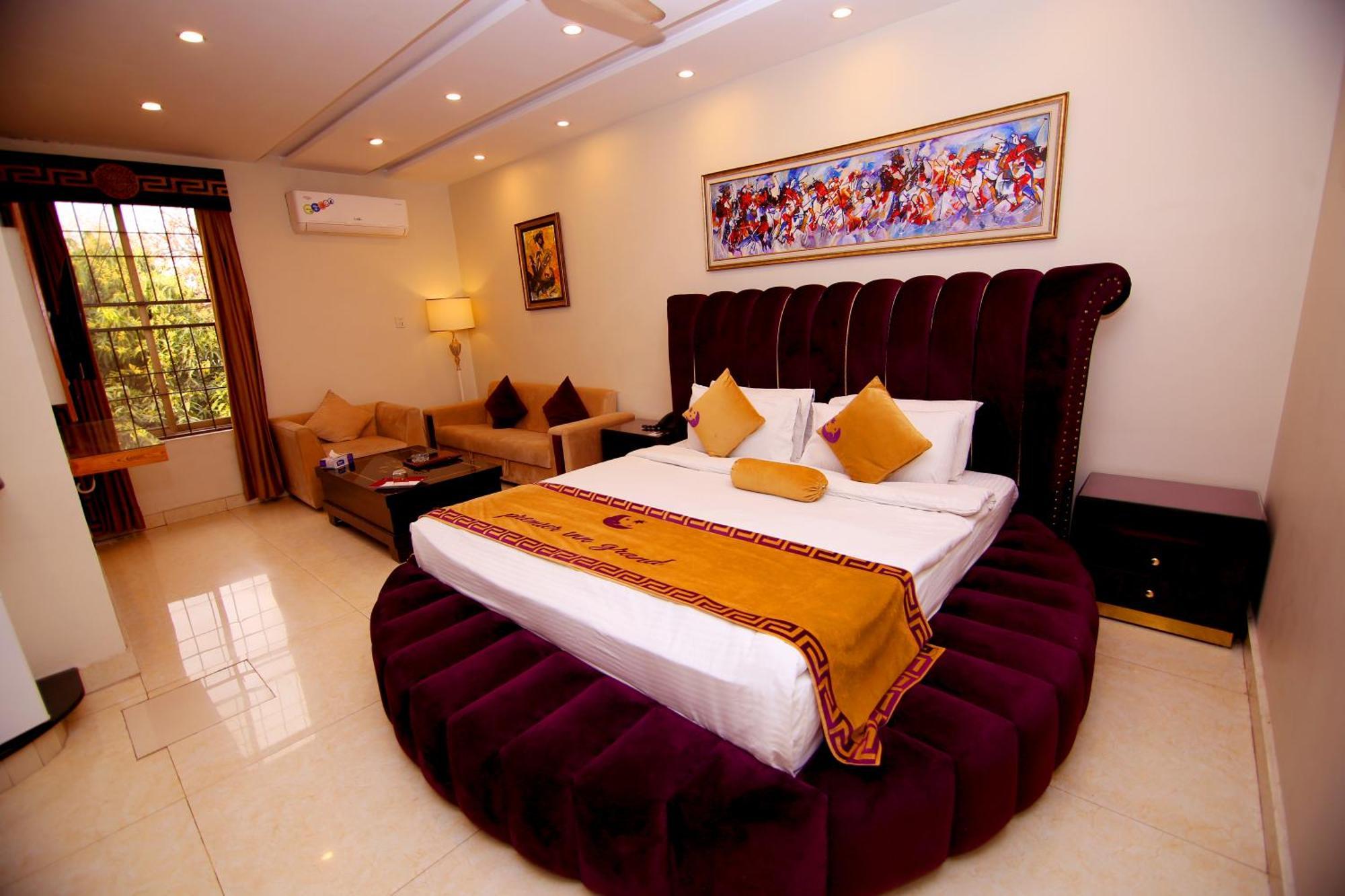 Premier Inn Grand Gulberg Lahore Buitenkant foto