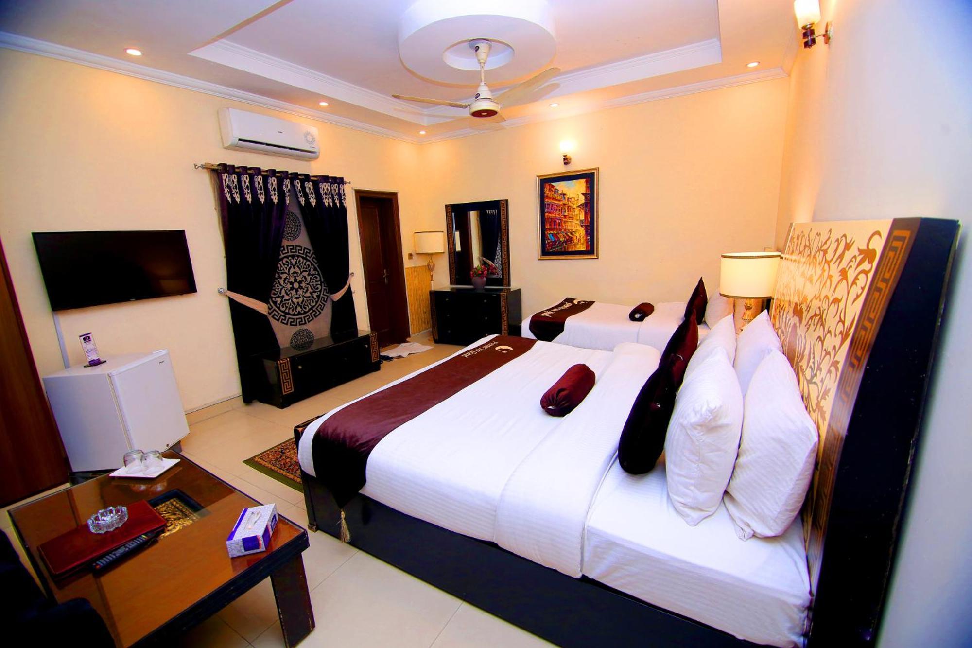 Premier Inn Grand Gulberg Lahore Buitenkant foto