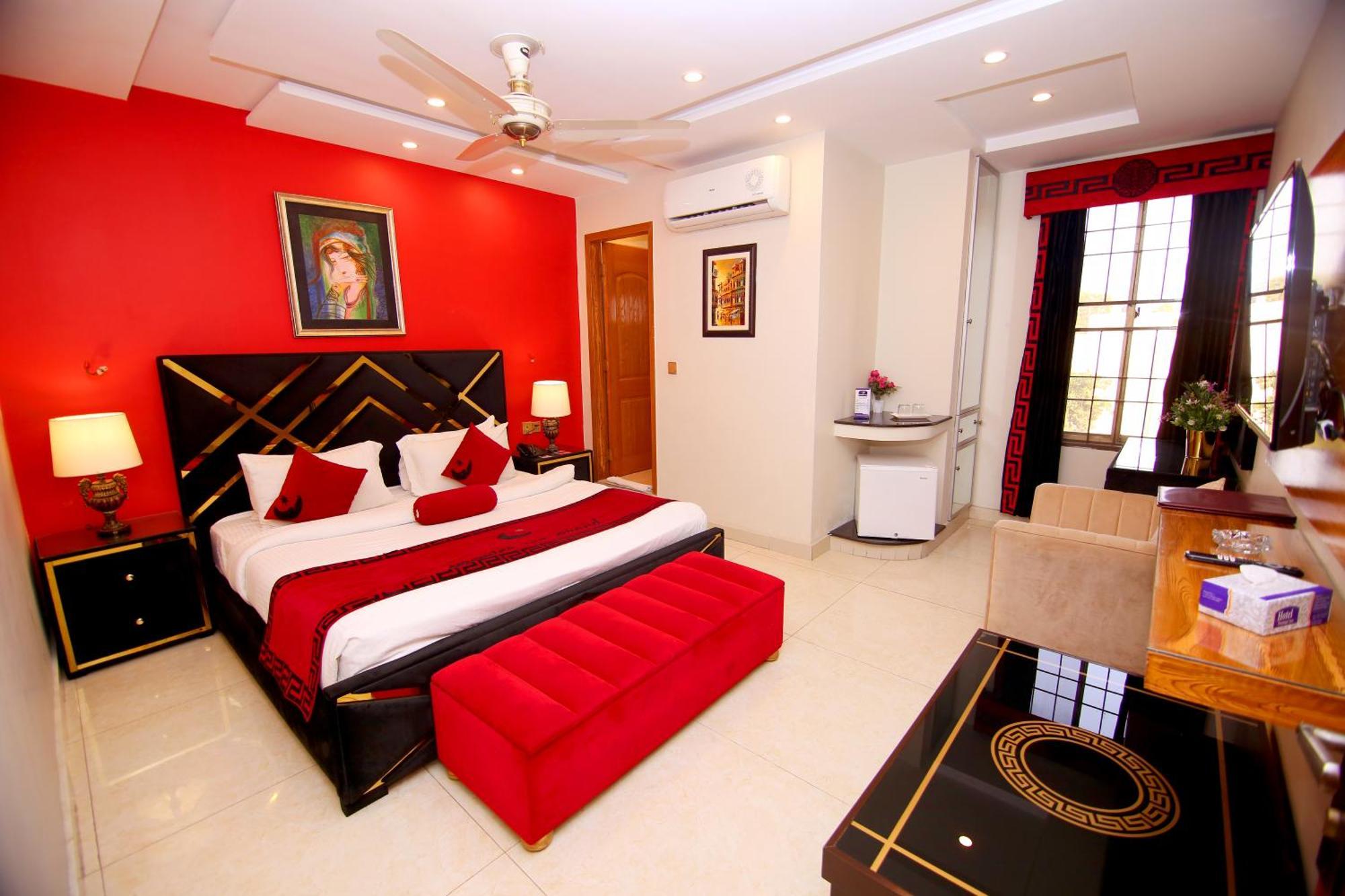 Premier Inn Grand Gulberg Lahore Buitenkant foto