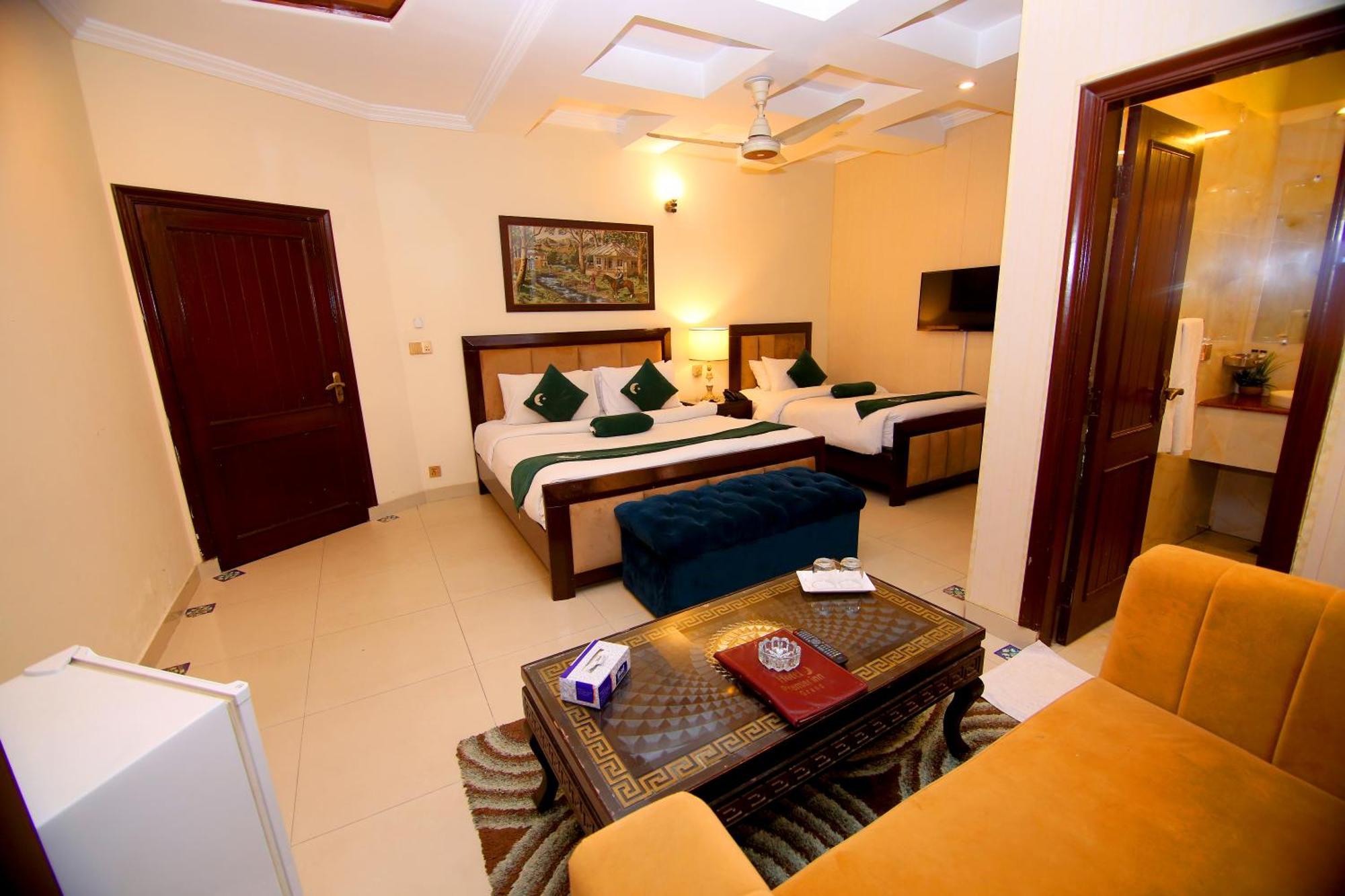 Premier Inn Grand Gulberg Lahore Buitenkant foto
