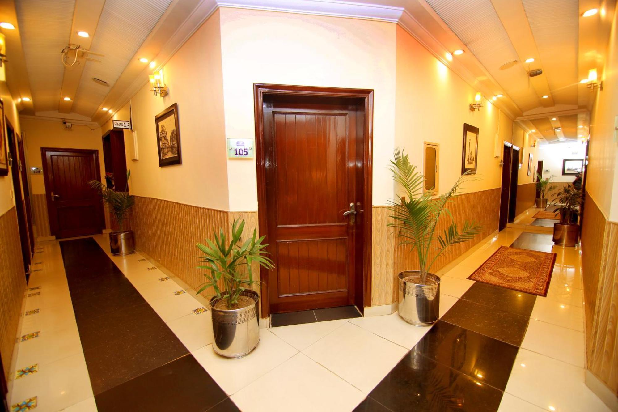 Premier Inn Grand Gulberg Lahore Buitenkant foto