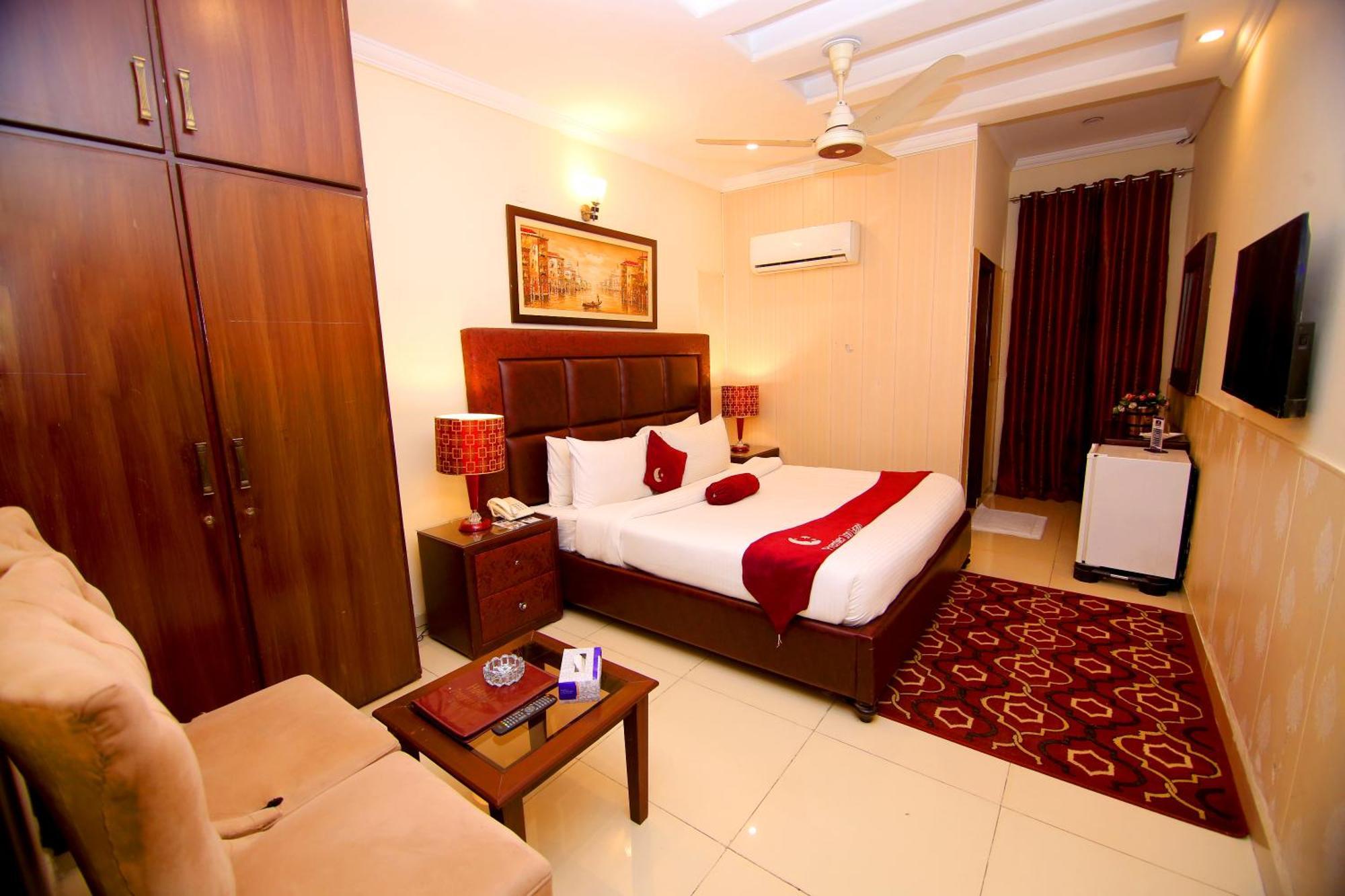 Premier Inn Grand Gulberg Lahore Buitenkant foto