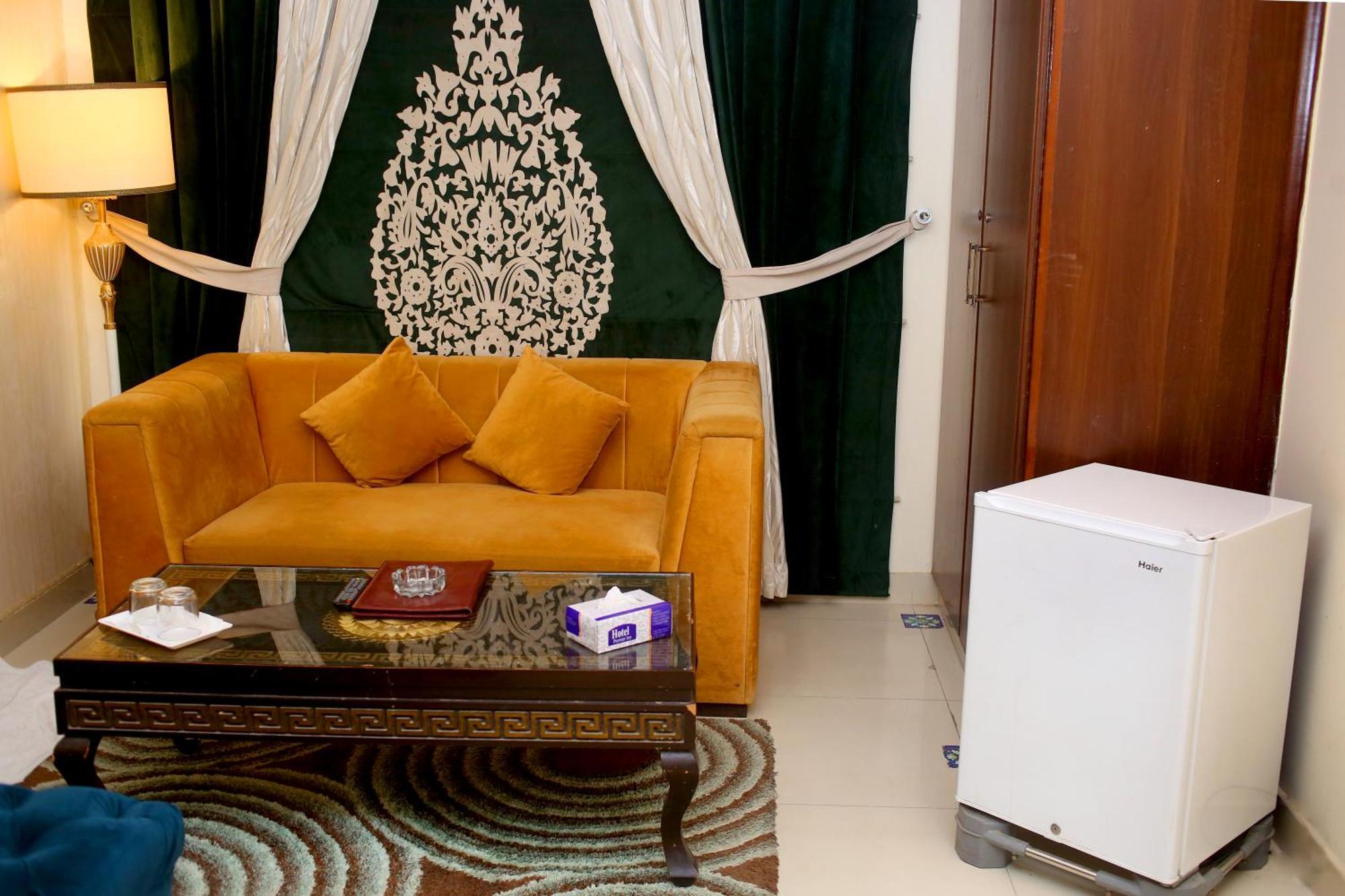 Premier Inn Grand Gulberg Lahore Buitenkant foto