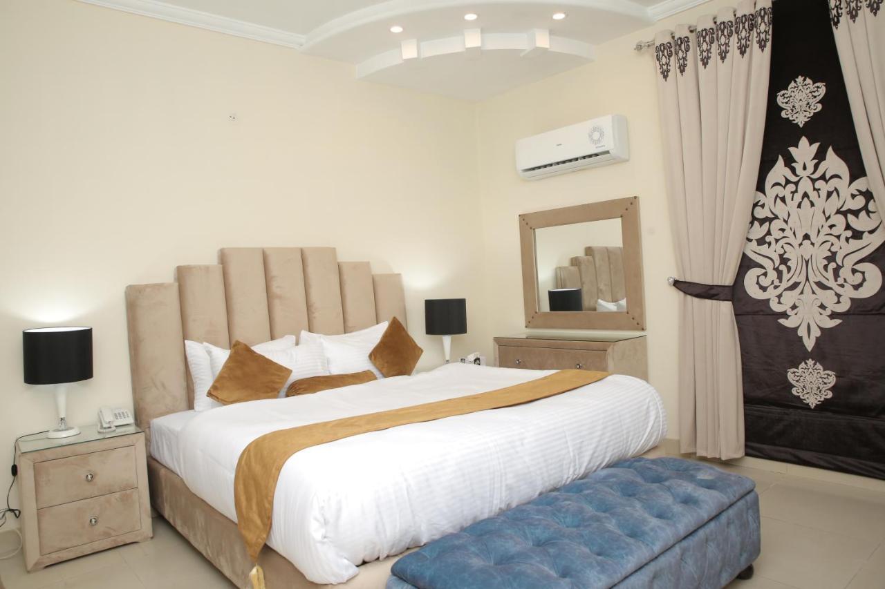 Premier Inn Grand Gulberg Lahore Buitenkant foto