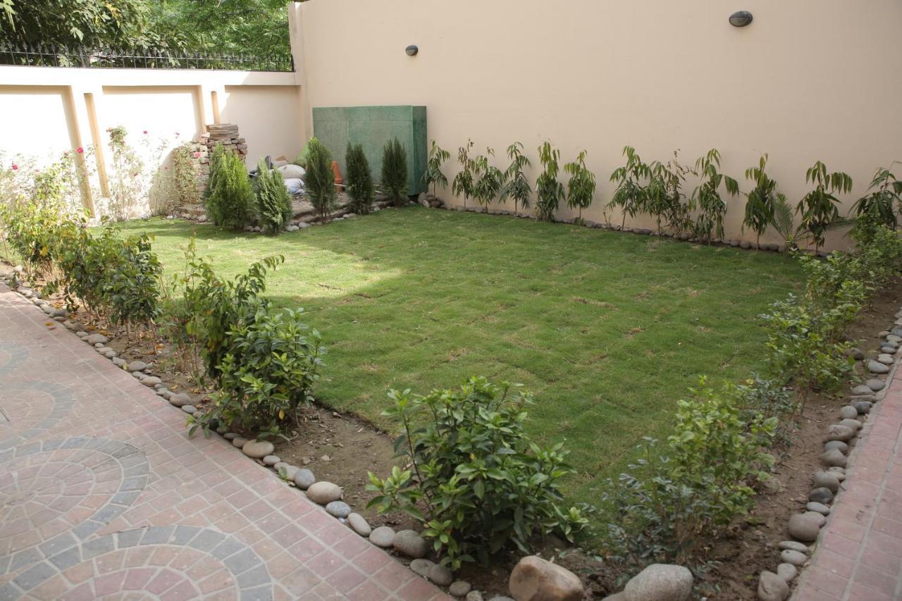 Premier Inn Grand Gulberg Lahore Buitenkant foto